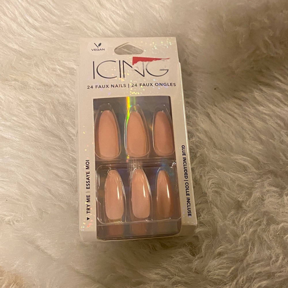 Icing Blush Faux Nails Set